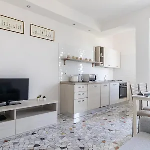 https://italianway-ripa-ticinese-103.it-lombardy.com