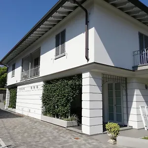 https://mura-lucca.it-tuscanyhotel.com