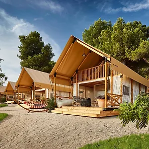 Arena One 99 Glamping Prázdninový areál