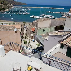 https://la-terrazza-sul-porto-castellammare-del-golfo.sicilyhotelsitaly.net